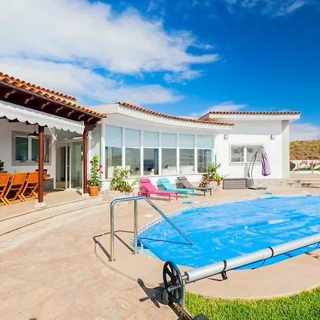 Sara In Villa *