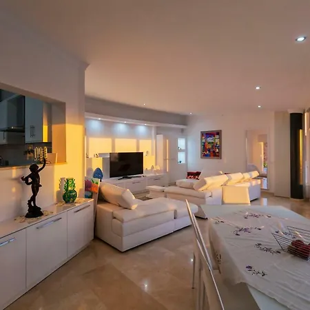 Sara In - Sara Vacation Villa *