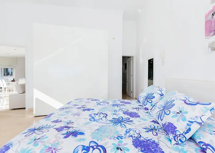 Sara In - Sara Vacation